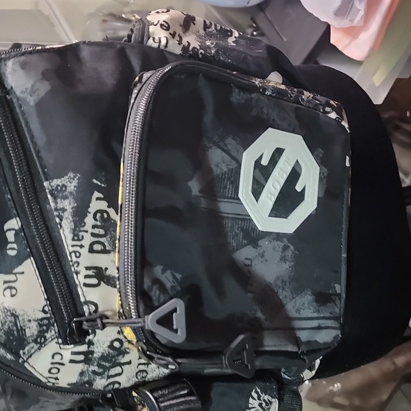 Mulit-Functional Sling Backpack - Picture 6 of 16